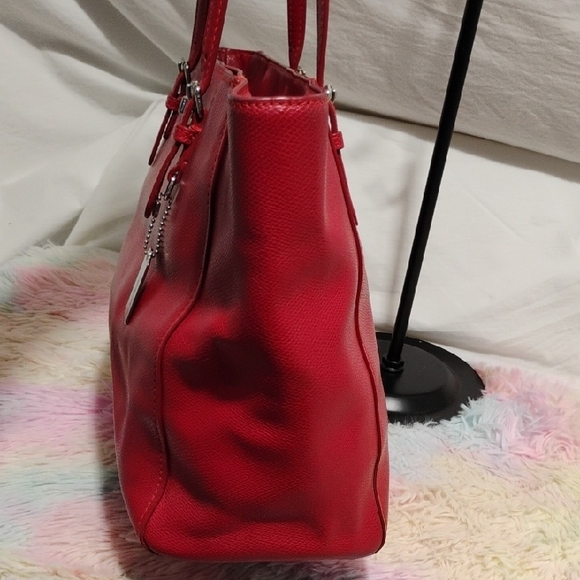 Authentic Coach Red Leather Turn Lock Tote Bag Gently Used - Picture 5 of 16